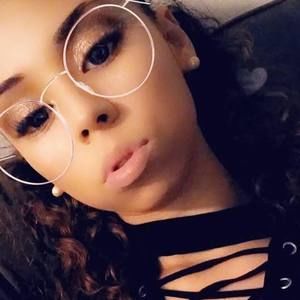 Meet your Posher, Crystal